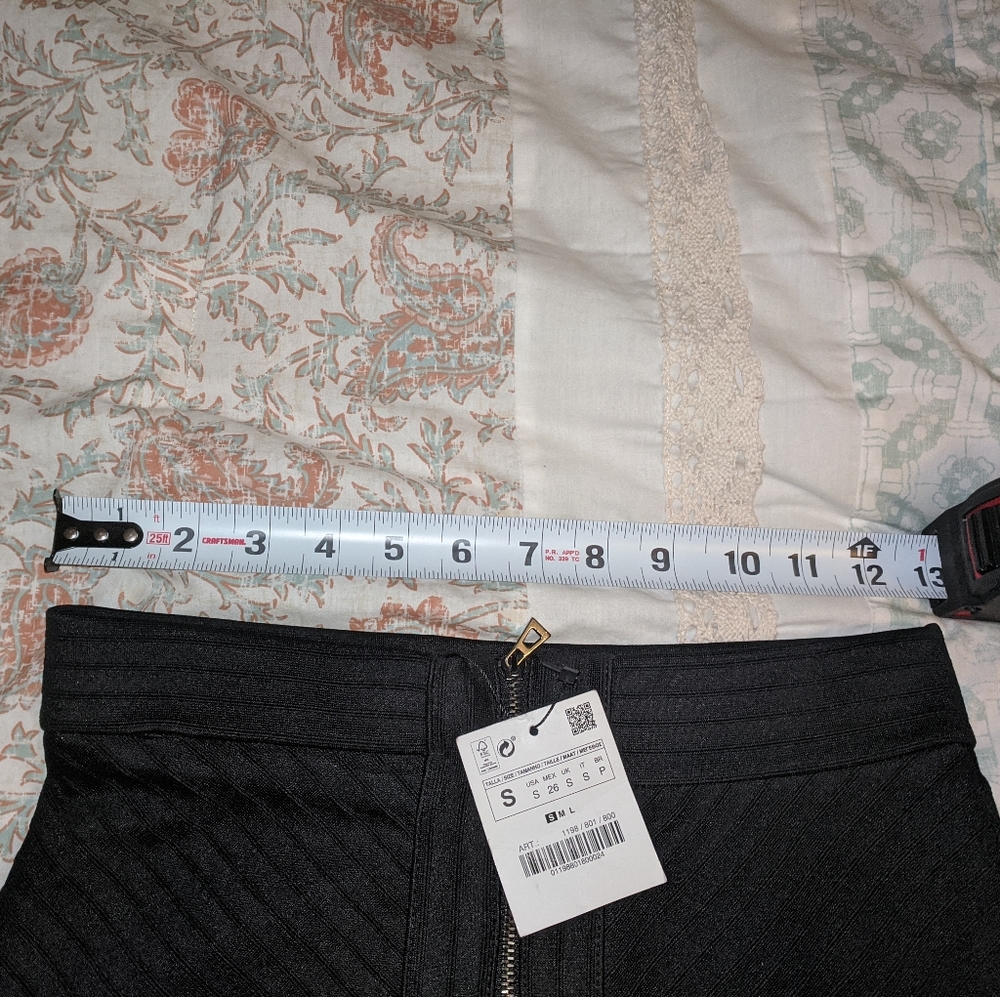 zippered black pencil skirt
